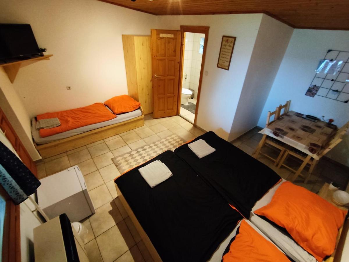 Suello Feszek Apartman Lägenhet Tiszafüred Exteriör bild